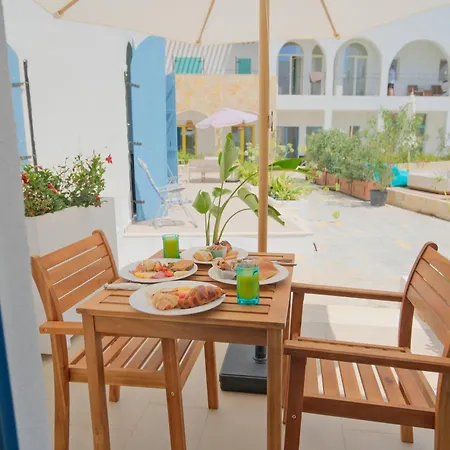 Modern Art Apt Drymades Village Santorini- Seaside شقة